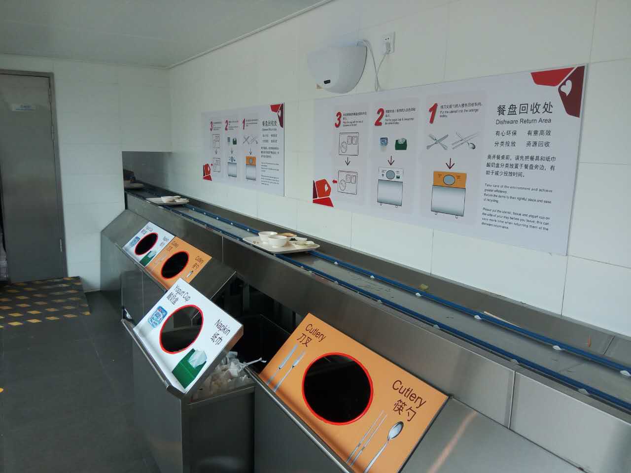 餐盤輸送機(jī)怎么處理餐具回收難題？